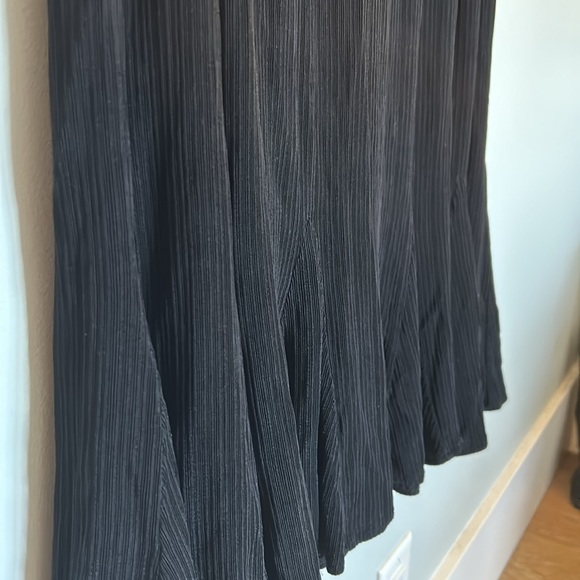 Selling black Flowy long skirt - Picture 2 of 3